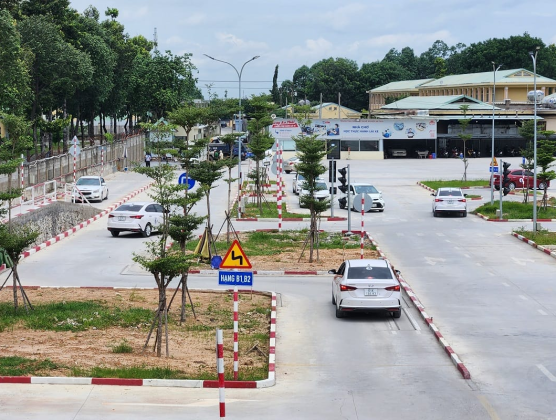 HỌC LÁI XE HẠNG B SỐ SÀN
