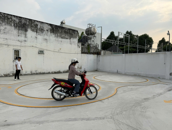 HỌC LÁI XE HẠNG A1